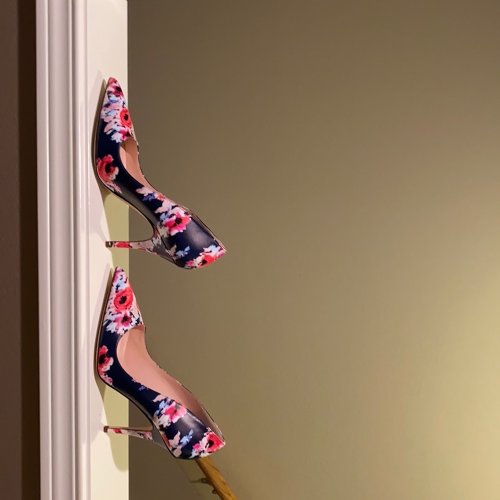 Kate Spade navy floral pumps